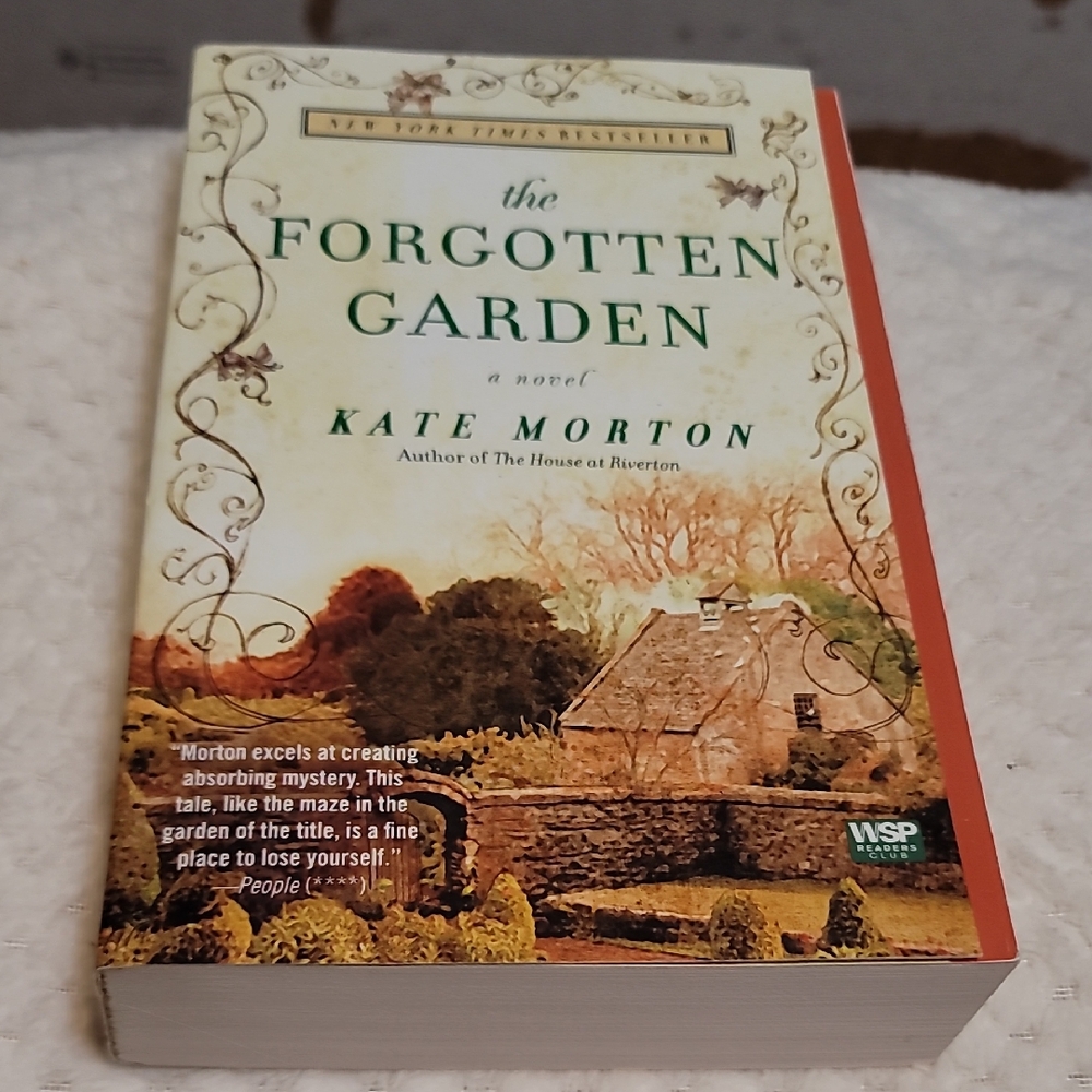 The Forgotten Garden by Kate Morton Paperback